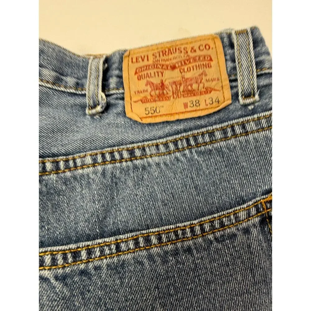 Vintage Levi's 550 Relaxed Fit Jeans Men's 38x34 Blue Denim Straight Leg Classic
